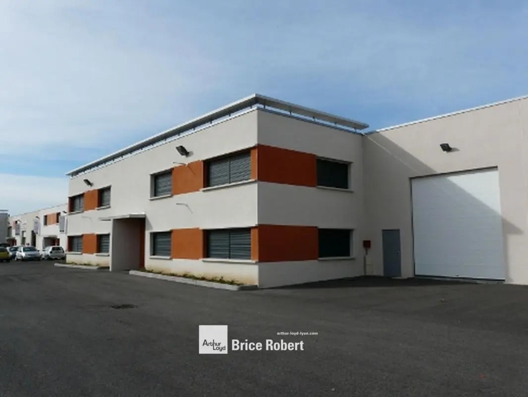 Office in Meyzieu to rent Building Photo- Image 1 of 8