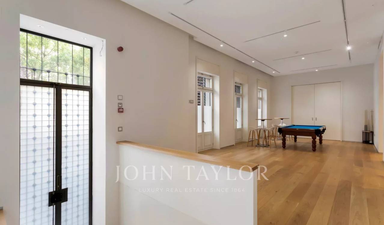 Madrid, MAD 28001 - Unit B -  - Interior Photo - Image 1 of 19