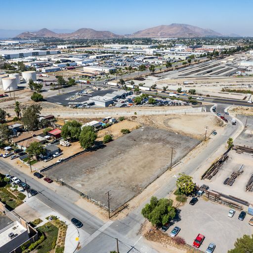 South Date, Bloomington 92316