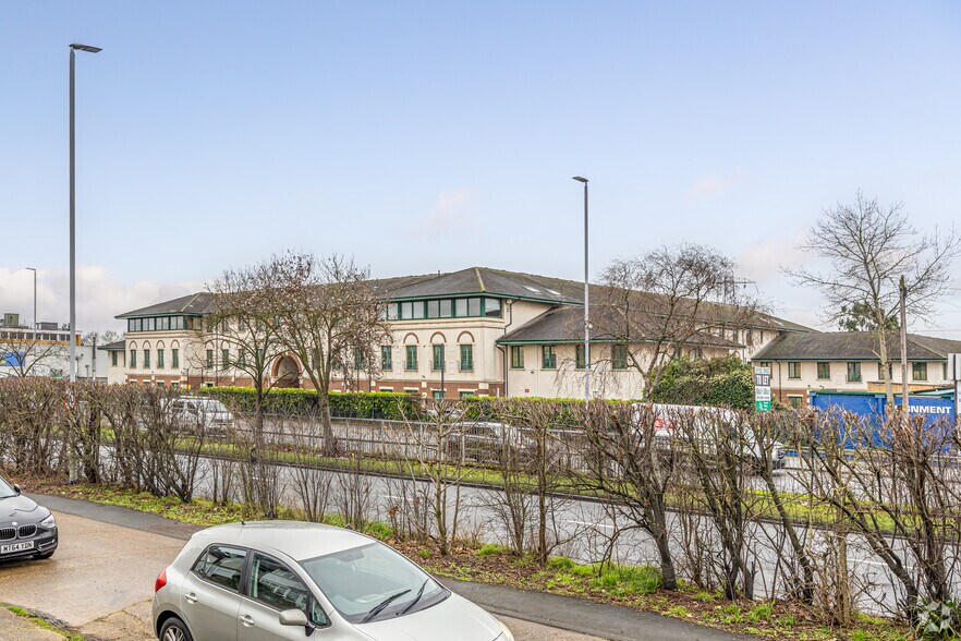 15 Southend Rd, Woodford Green to rent - Building Photo - Image 2 of 2