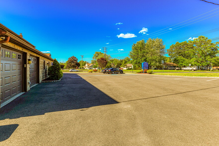 2 Lori St, Monroe, NJ for sale - Primary Photo - Image 1 of 1