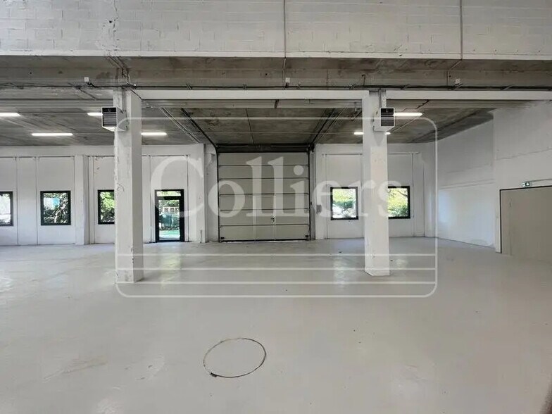 Office in Vitrolles to rent - Interior Photo - Image 2 of 9