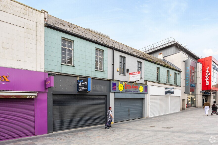 259-261 High St W, Sunderland to rent - Primary Photo - Image 1 of 5