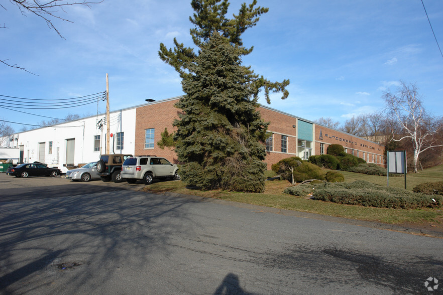 31 Industrial Ave, Mahwah, NJ for rent - Building Photo - Image 2 of 3