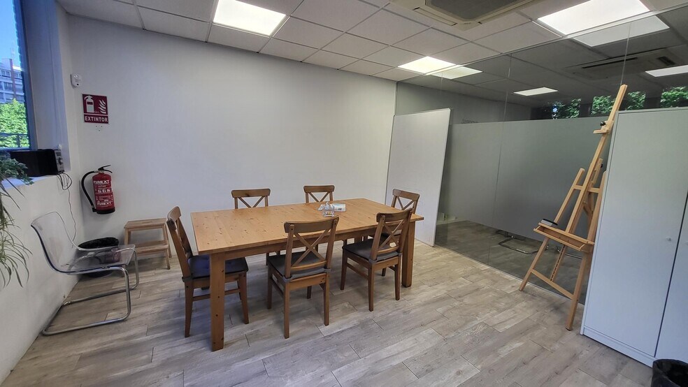 Office in Madrid, Madrid to rent - Interior Photo - Image 2 of 2