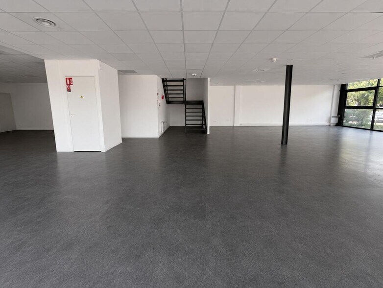 Light Industrial in Décines-Charpieu to rent - Interior Photo - Image 3 of 5