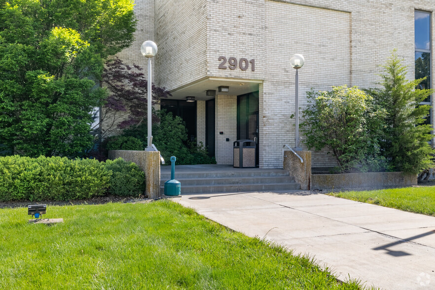 2901 W Lakeview Rd, Lawrence, KS for rent - Building Photo - Image 3 of 4