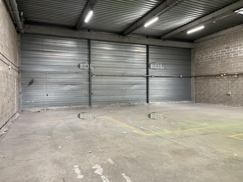 Light Industrial in Bezons to rent - Interior Photo - Image 2 of 10