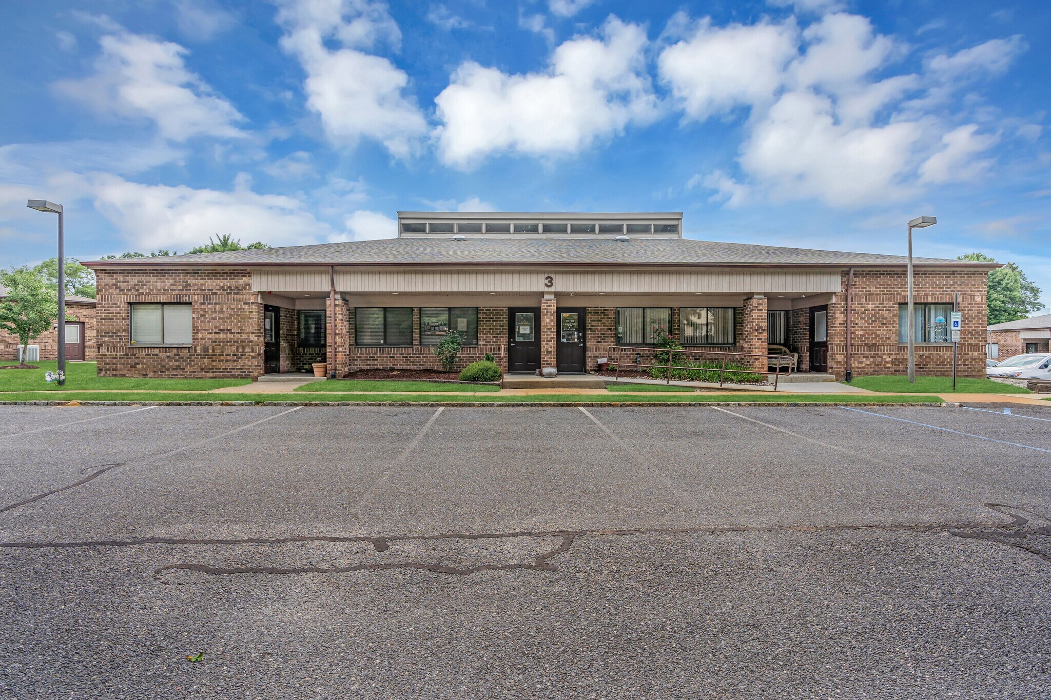 301-303 Candlewood Cmn, Howell, NJ to rent Primary Photo- Image 1 of 26