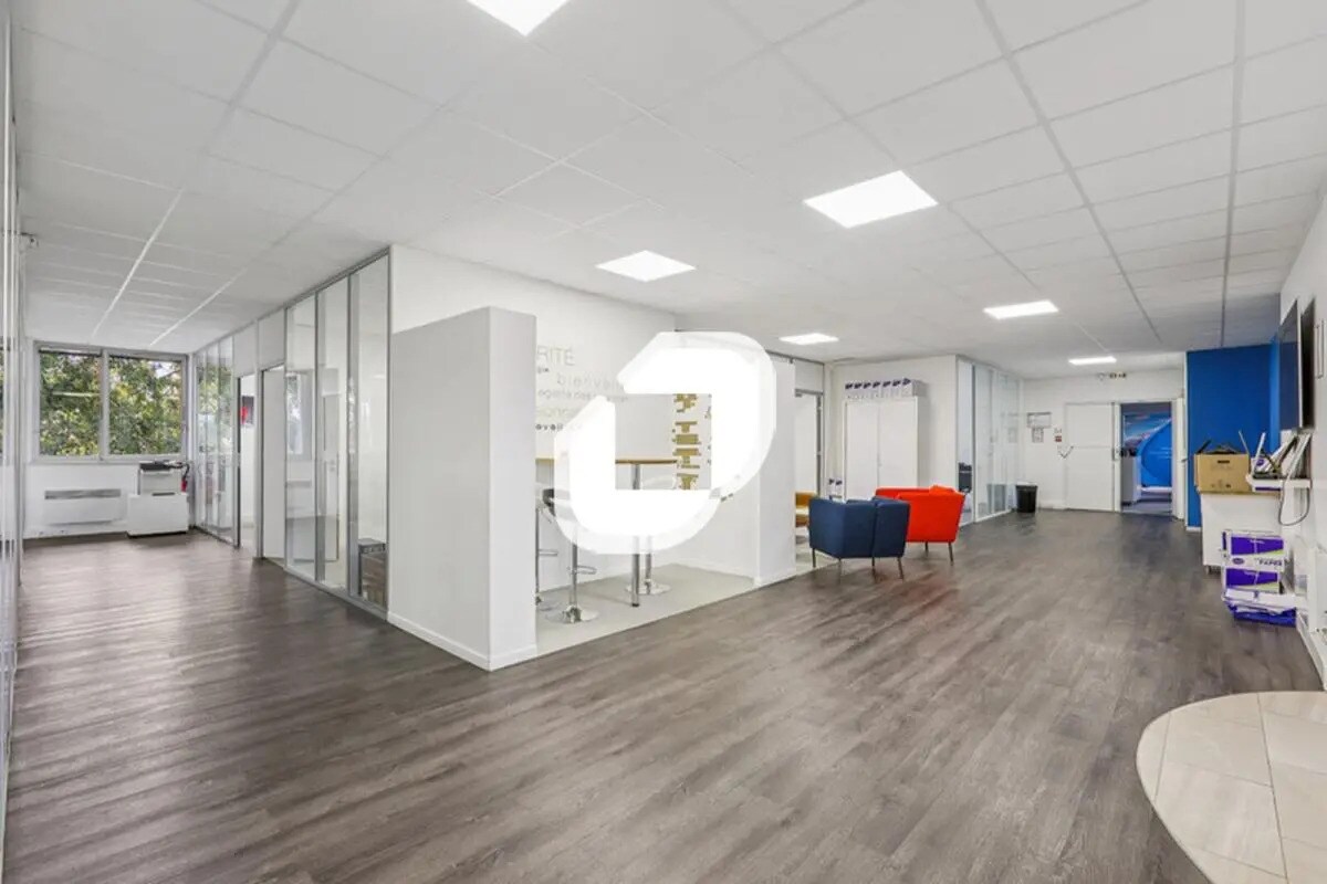 6 Rue Vincent Van Gogh, Neuilly-Plaisance to rent Interior Photo- Image 1 of 15