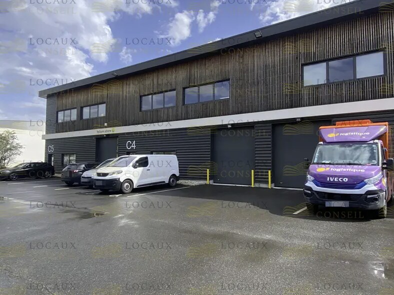 Location Local d'activités 305 m² - Photo 1
