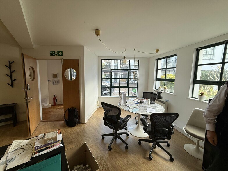 158 Hurlingham Rd, London to rent - Building Photo - Image 3 of 17