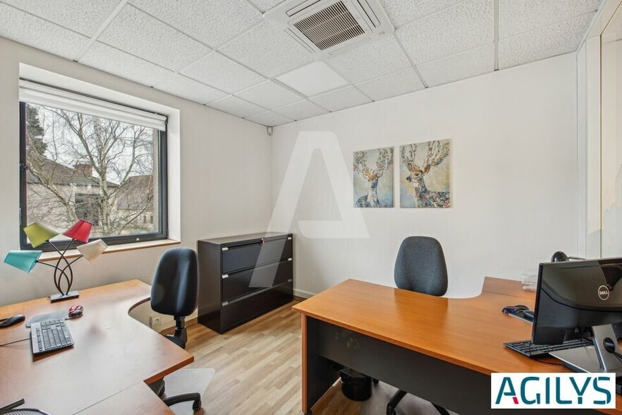 19 Avenue Des Indes, Les Ulis for sale - Interior Photo - Image 2 of 6
