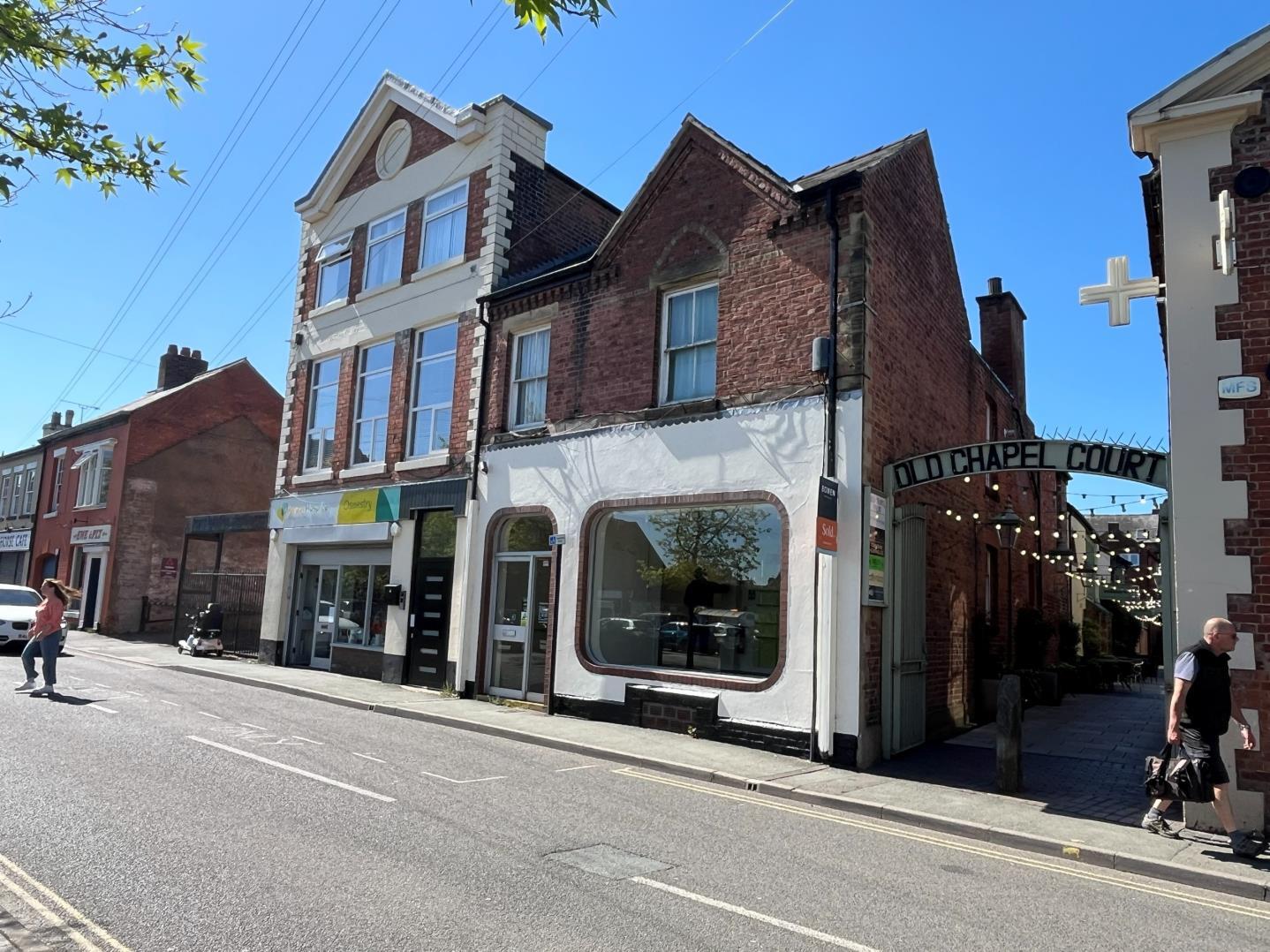 13 English Walls, Oswestry to rent Building Photo- Image 1 of 2