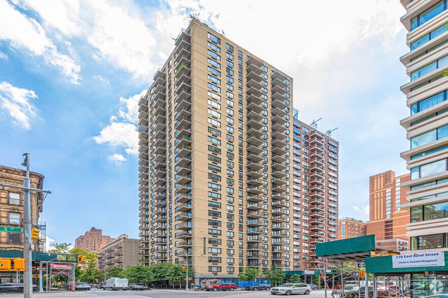 200 E 82nd St, New York, NY for sale - Building Photo - Image 1 of 1