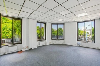 Office in Saint-Denis for sale Interior Photo- Image 2 of 8