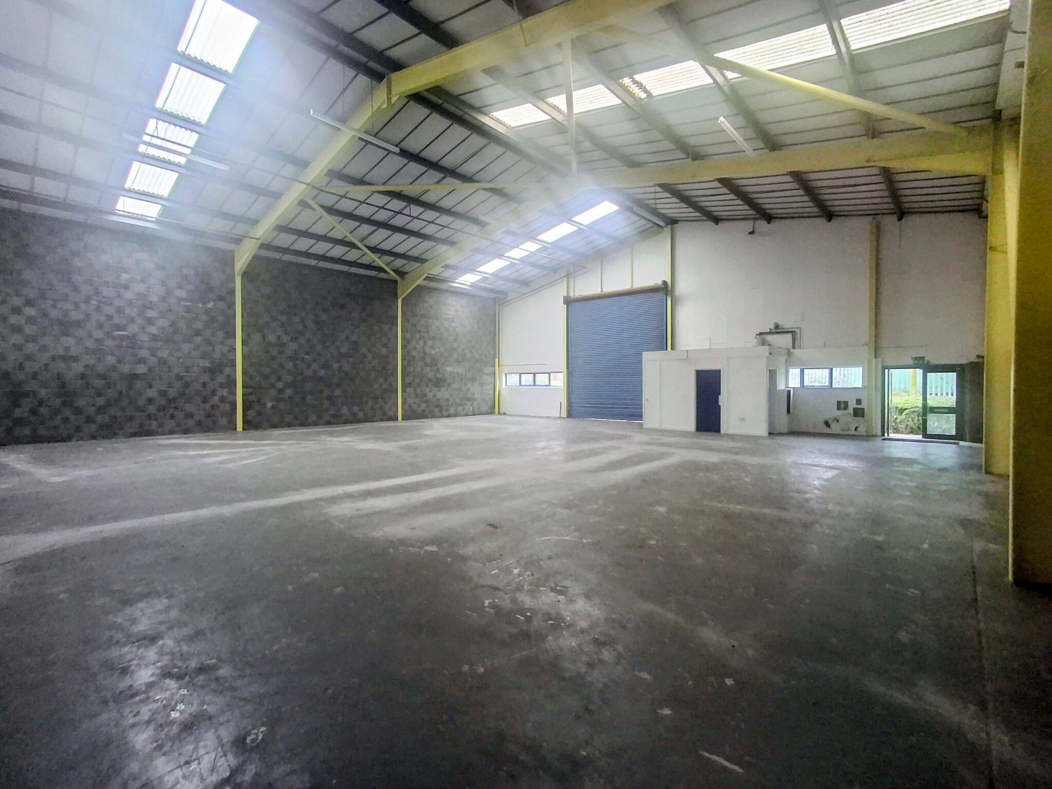 Belleknowes Industrial Est, Inverkeithing to rent Interior Photo- Image 1 of 3