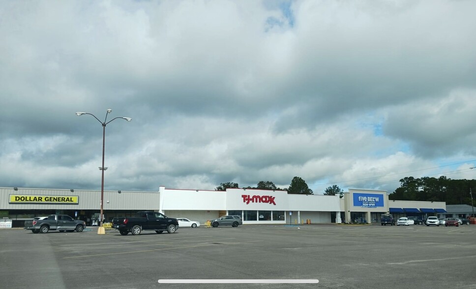 817-837 S Walnut St, Starke, FL for rent - Building Photo - Image 3 of 13