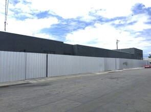 2200 E 89th St, Los Angeles, CA for rent Building Photo- Image 2 of 7