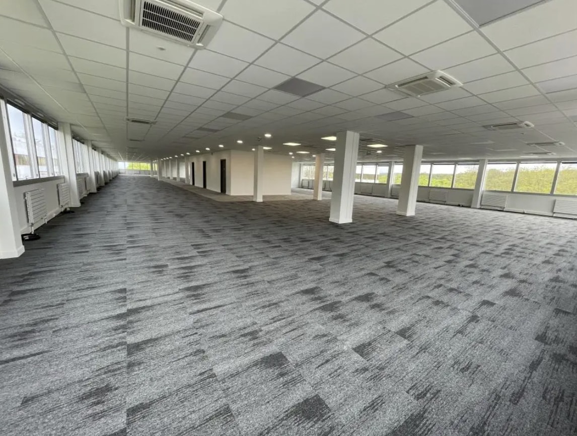 10 Avenue De L'Entreprise, Cergy to rent Interior Photo- Image 1 of 10