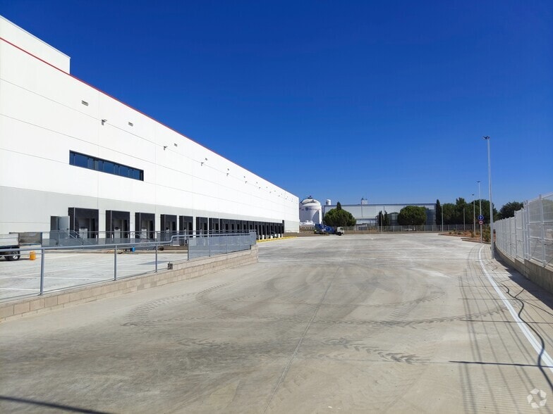 Industrial in Alovera, Guadalajara to rent - Building Photo - Image 2 of 9