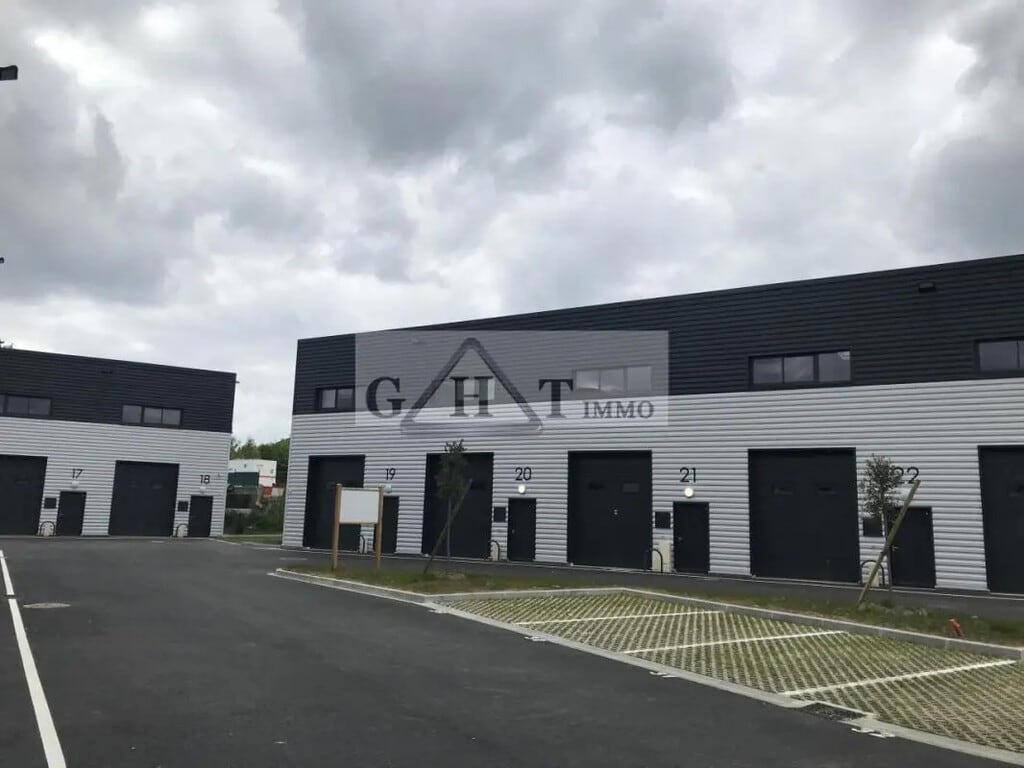 Location Entrepôt 120 m² - Photo 1