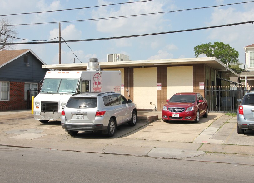 5731 Dwinnell St, Houston, TX for sale - Building Photo - Image 3 of 14