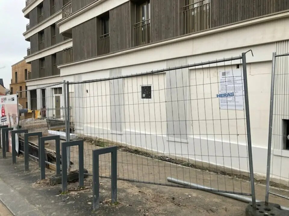 Retail in Noisy-le-Grand for sale Building Photo- Image 1 of 10