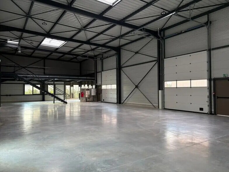 Light Industrial in Jons for sale - Building Photo - Image 1 of 13