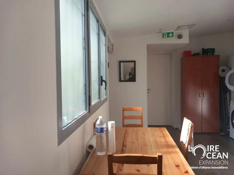 Retail in Nantes to rent - Interior Photo - Image 2 of 3