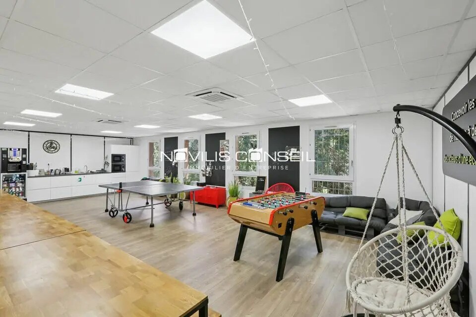 Location Bureaux 503 m² - Photo 1