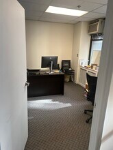 42 W 38th St, New York, NY for rent Interior Photo- Image 1 of 5