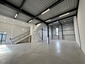 Light Industrial in Chalifert to rent Interior Photo- Image 1 of 5