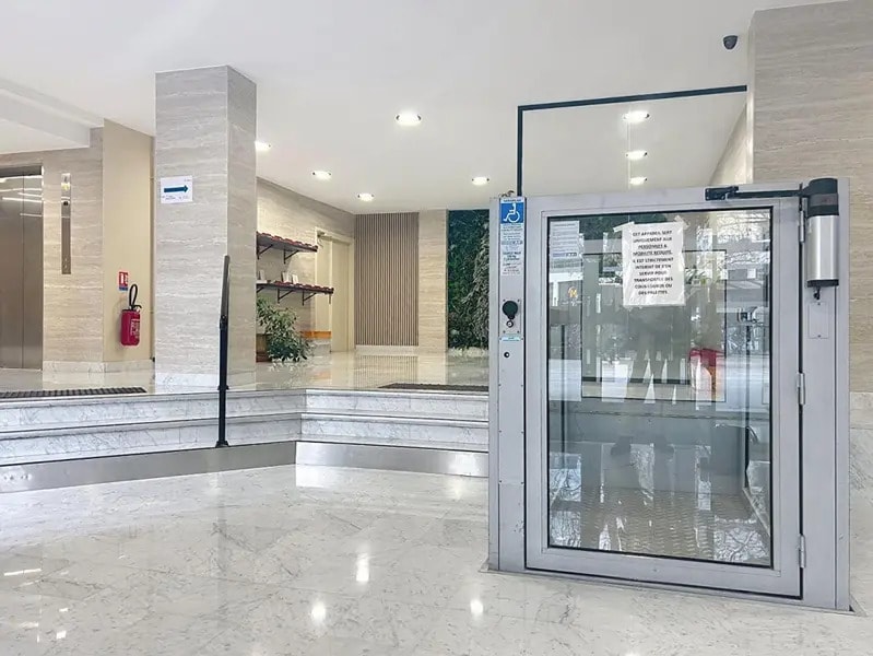 Office in Maisons-Alfort for sale Lobby- Image 1 of 14