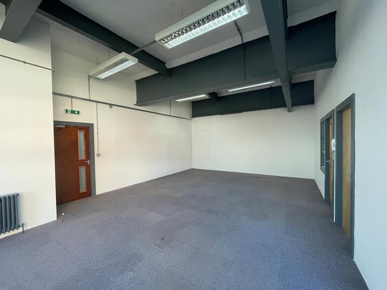 12 Albion St, Stoke On Trent to rent - Building Photo - Image 3 of 37