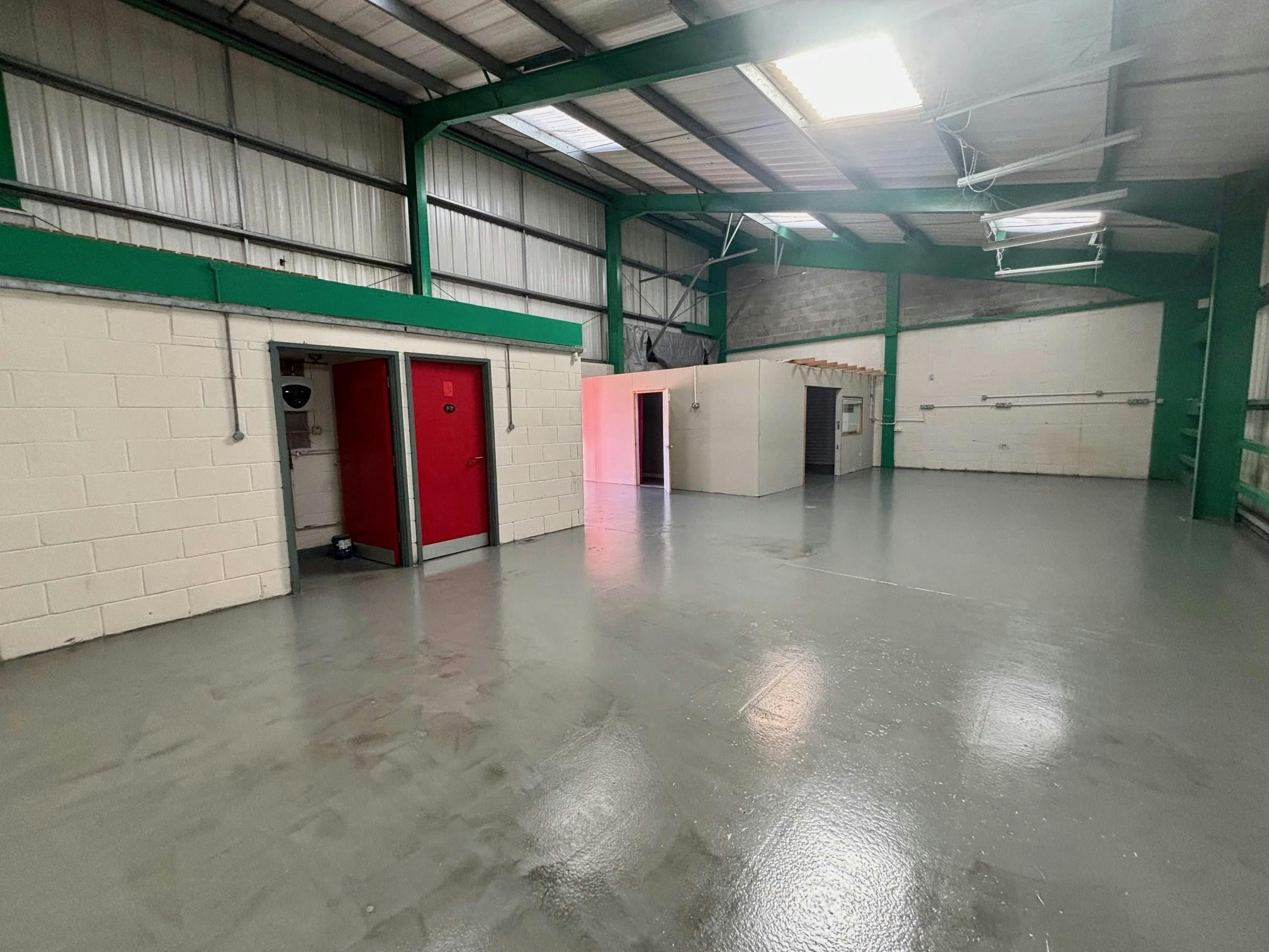 New St, Bridgend to rent Interior Photo- Image 1 of 3