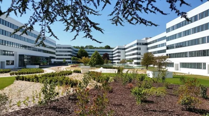 Industrial in Le Plessis-Robinson to rent - Building Photo - Image 3 of 9