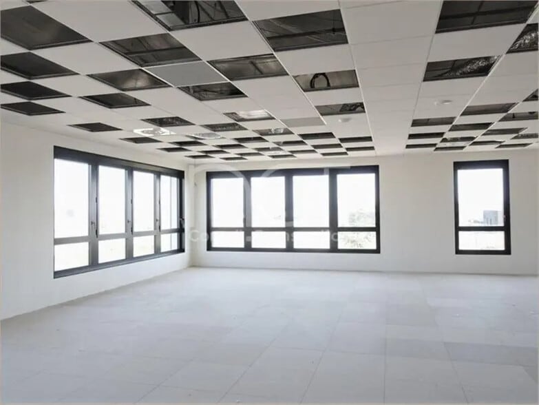 Office in Genas to rent - Interior Photo - Image 3 of 8