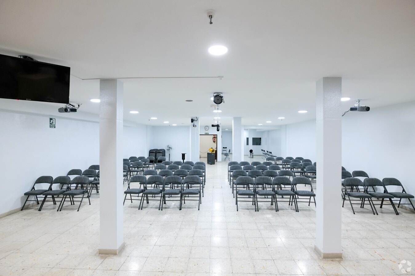 Madrid, MAD 28017 -  -  - Interior Photo - Image 2 of 19