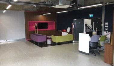 Oxgate Ln, London to rent Interior Photo- Image 2 of 2