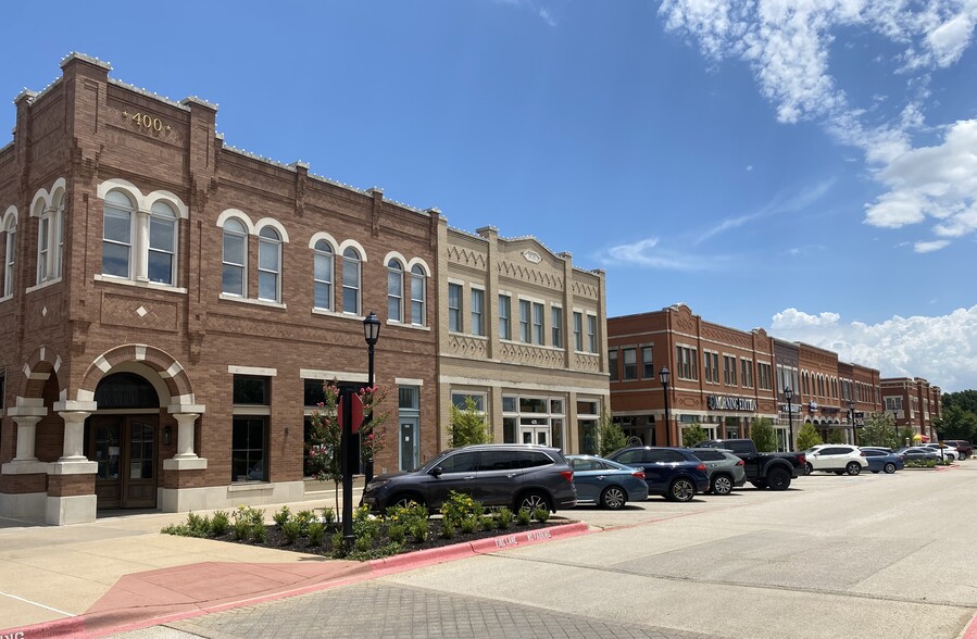 300-900 Parker Sq, Flower Mound, TX for rent - Building Photo - Image 1 of 25