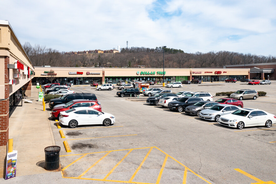 161-165 Outer Loop, Louisville, KY for rent - Building Photo - Image 3 of 21