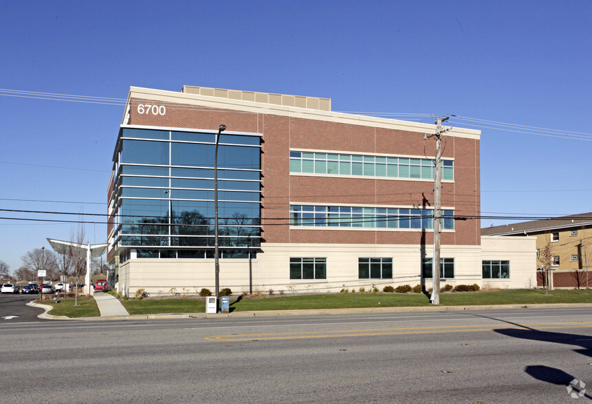 6700 W 95th St, Oak Lawn, IL for sale - Primary Photo - Image 1 of 1