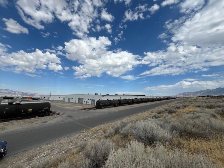 SELLER FINANCING AVAILABLE - Industrial portfolio of 4 properties for sale on LoopNet.co.uk - Building Photo - Image 2 of 12