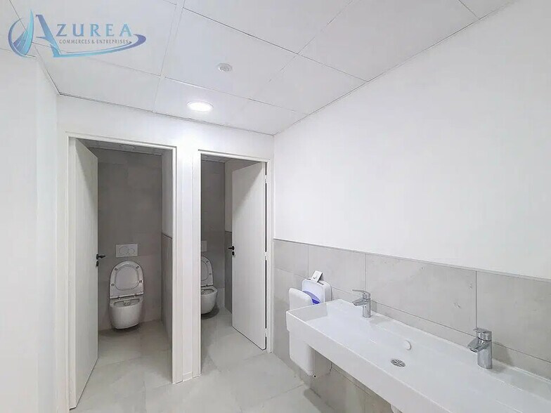 Office in Le Cannet to rent - Interior Photo - Image 3 of 4