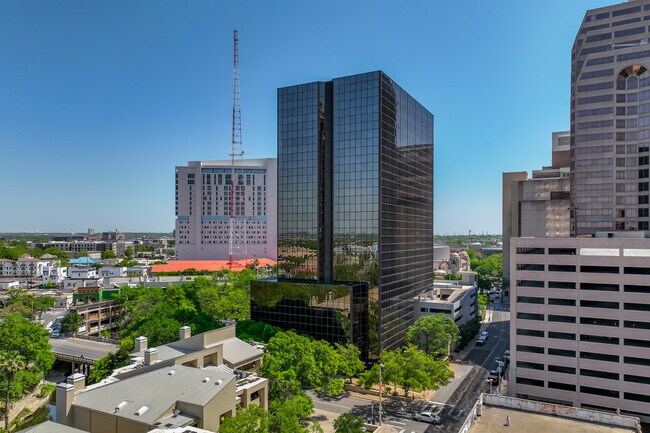 More details for 700 N Saint Marys St, San Antonio, TX - Co-working to Rent