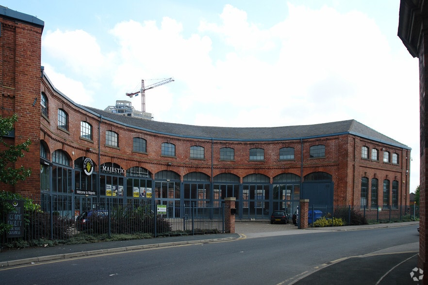 Graingers Way, Leeds to rent - Building Photo - Image 3 of 8
