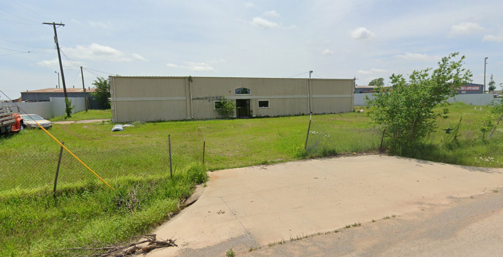 502 SW Douglas Ave, Lawton, OK for sale - Primary Photo - Image 1 of 11