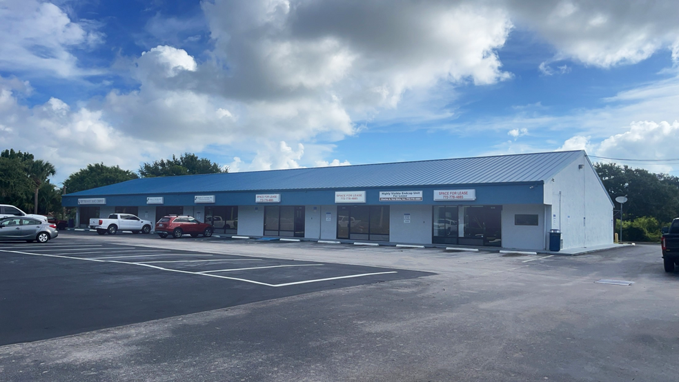 636 Old Dixie Hwy SW, Vero Beach, FL for rent - Building Photo - Image 1 of 5