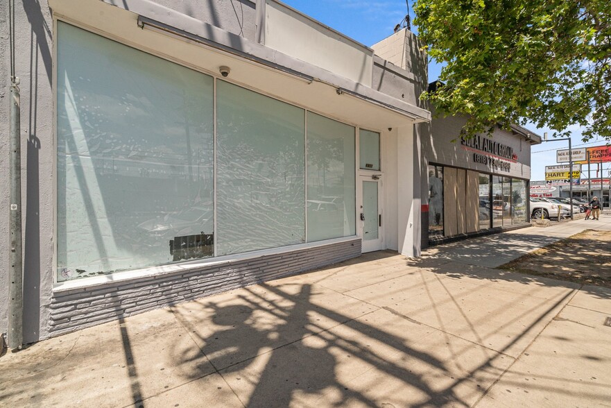 6915 Reseda Blvd, Reseda, CA for sale - Building Photo - Image 1 of 1